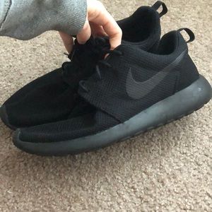 Men’s black Nike’s